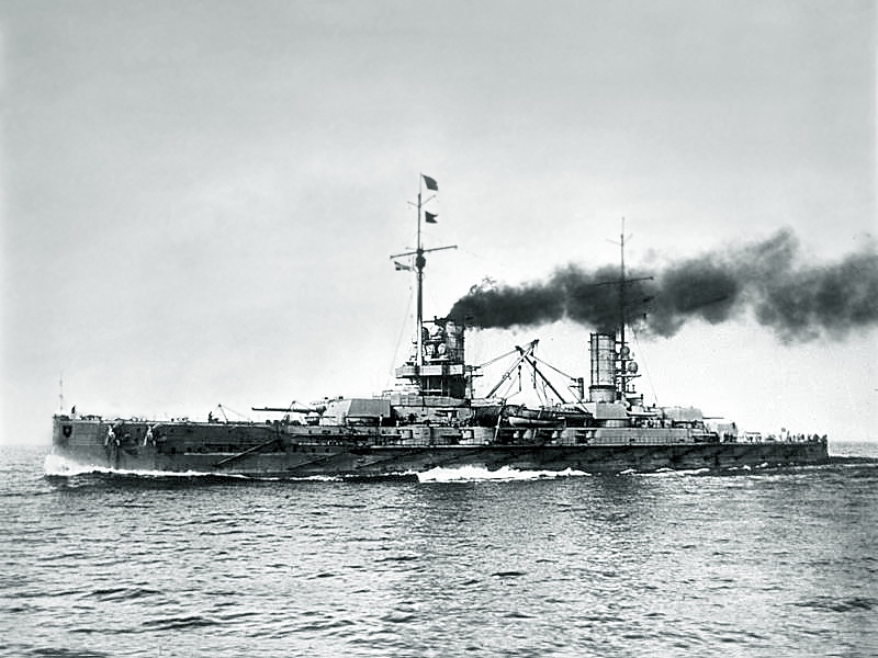 Bundesarchiv_DVM_10_Bild-23-61-83,_Linienschiff_-SMS_Kaiser-